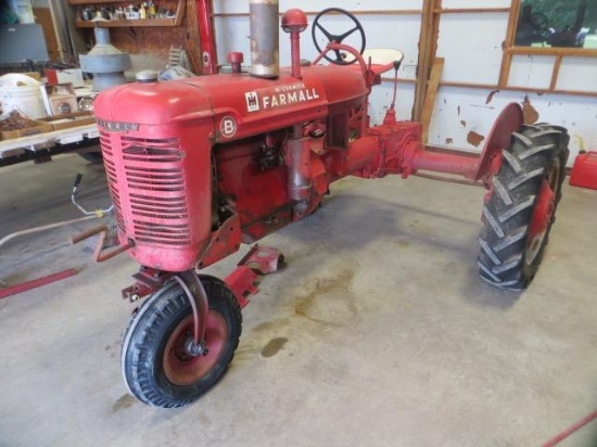 B Farmall Tractor w/single fr. Wheel