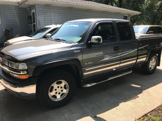 1999 Chevrolet 1500 Silverado LT 4x4 pickup w/ext. cab