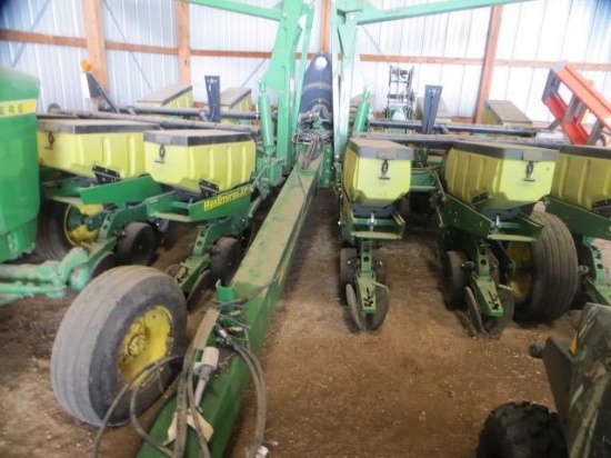 John Deere 1760 12x30 Pull Type Folding Planter