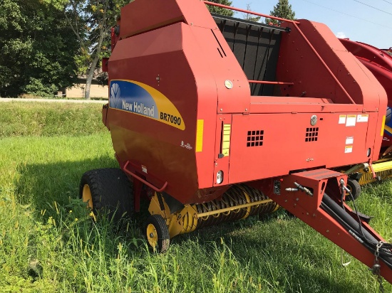 New Holland BR7090 Round Baler