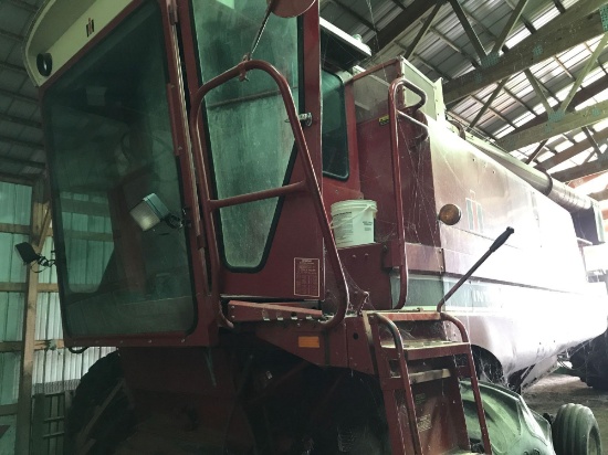 1979 IH 1460 Diesel Combine w/new motor