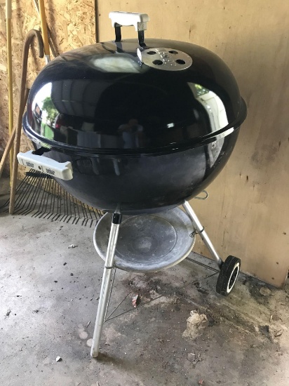 Weber Charcoal grill - Near New!