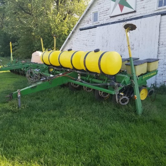 JOHN DEERE 7000 6x30' PLANTER