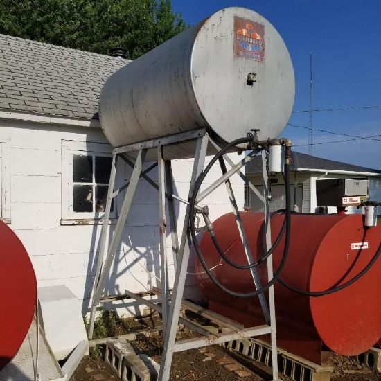 275g GAS TANK ON STAND