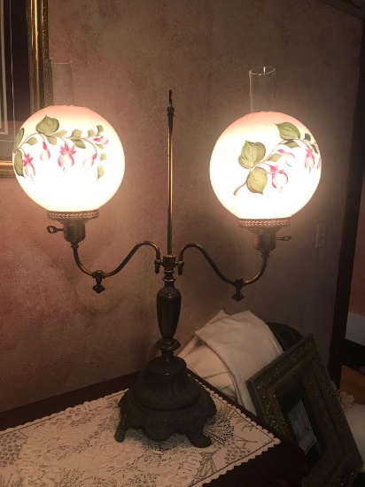 Double globe "Gone With The Wind" lamp, with brass base