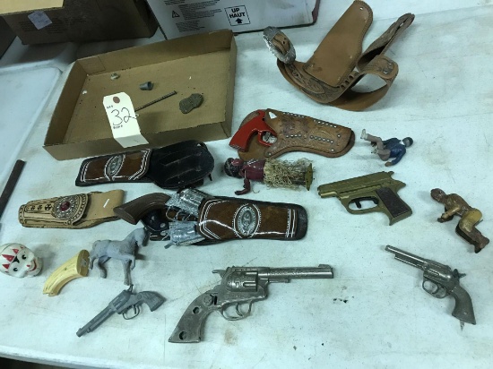 ASSORTMENT METAL/PLASTIC PISTOLS AND HOLSTERS