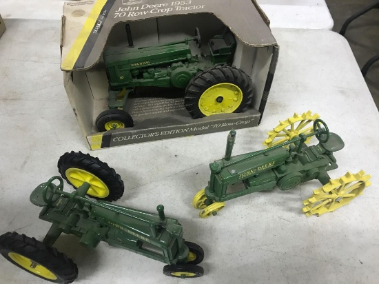 ASSORTMENT 1/16 JOHN DEERE TRACTORS