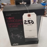 JVC noise canceling headphone