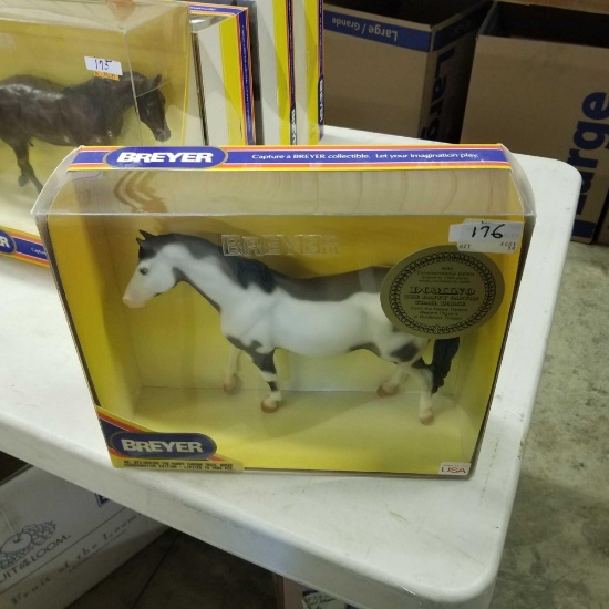 BREYER 871 DOMINO THE HAPPY CANYON TRAIL HORSE