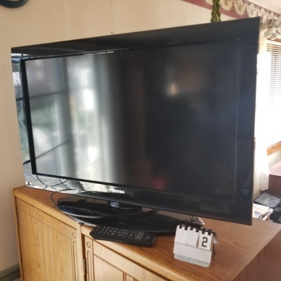 Toshiba 32 inch Flat Screen TV with Stand