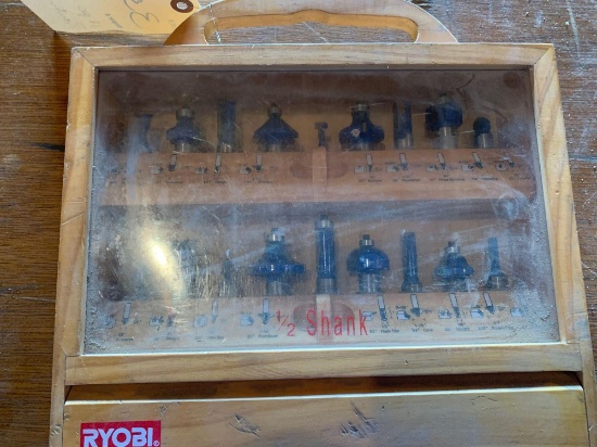 Ryobi 18 piece router bit set (never been used). Shipping