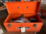 Black & Decker 7 1/4'' worm drive saw with case, like new! No shipping