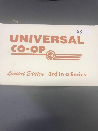 Ertl 1/16th Scale Limited Edition Universal Co-op Tractor-NIB