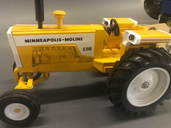 Ertl 1/16 Minneapolis Moline G-940 Tractor