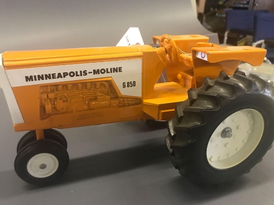 Ertl 1/16 Minneapolis Moline G-850 Tractor