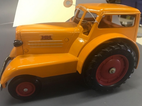 1/16 Minneapolis Moline Tractor