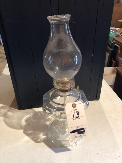 (1) Glass kerosene lamp - good condition!