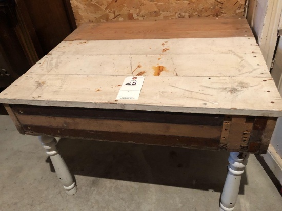 Homemade wood table 30.5'' W x 27'' D x 21.5'' H