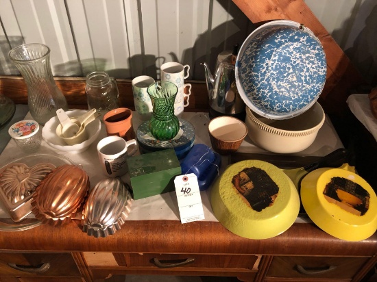 Peculator coffee pot, (2) metal frying pans (1 #40 banner), blue/white swirl enamel basin, coffee