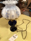 Beautiful electric lamp w/shade.