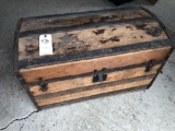 Wood trunk (32'' W x 16'' D x 20'' H) w/inner tray ~ Nice Condition. No Shipping!