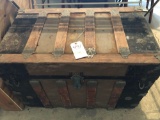 Flat-top trunk (32'' W x 18.5'' D x 22.5'' H) - Nice condition. No Shipping!