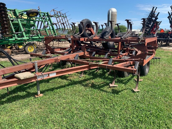 Hiniker Model 1224 Field Cultivator