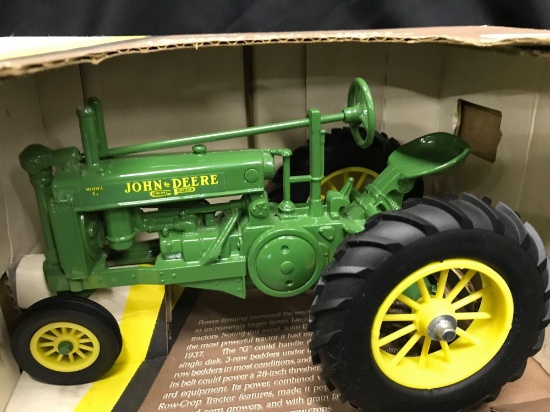 John Deere "G" Tractor Spoker on Rubber