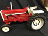 IH Farmall 