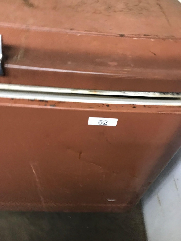 chest freezer with locking lid
