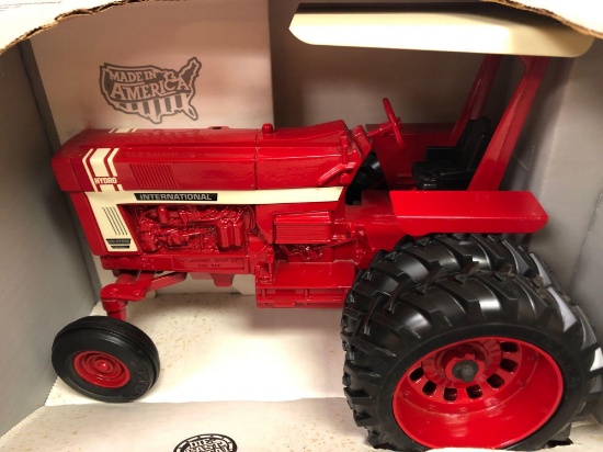International "Hydro 100" Special Edition Sky Stripe Rops Tractor