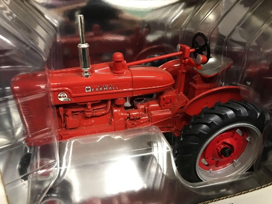 Farmall Super M-TA Tractor 1/16th -NIB