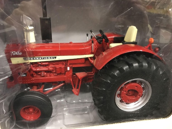 IH 1256 Tractor 1/16th -NIB