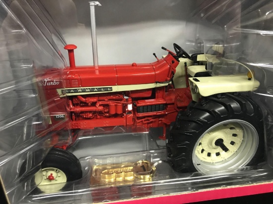 Farmall 1206 Precision Key Tractor 1/16th -NIB