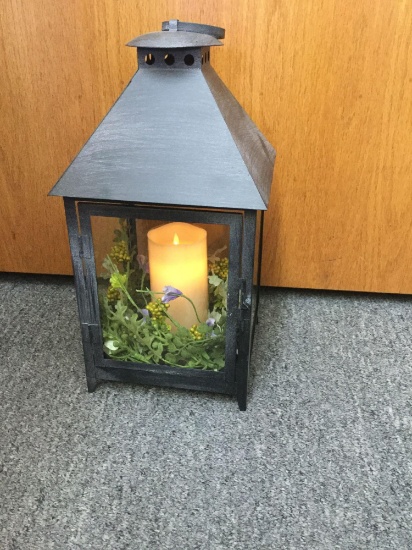 Lantern with flower wreath and candle (Hotopp Jewelry & Gifts)