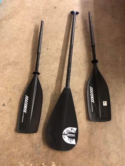 (1) 4' and (1) 6' Seasense plastic oars