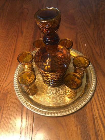 Decanter and 6- shot glasses