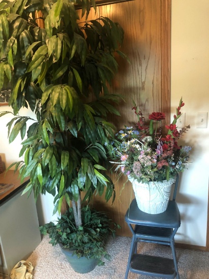 7' tall artificial tree, Cosco stepstool and artificial flowers. No Shipping!