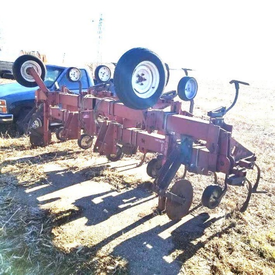 IH 183 8x38 Flat Fold Row Crop Cultivator