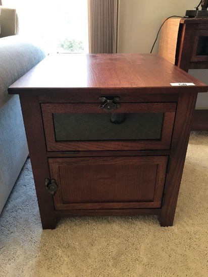 Oak End table w/Glassfront door 22''Wx25''Dx22.5'' T. NO SHIPPING AVAILABLE!