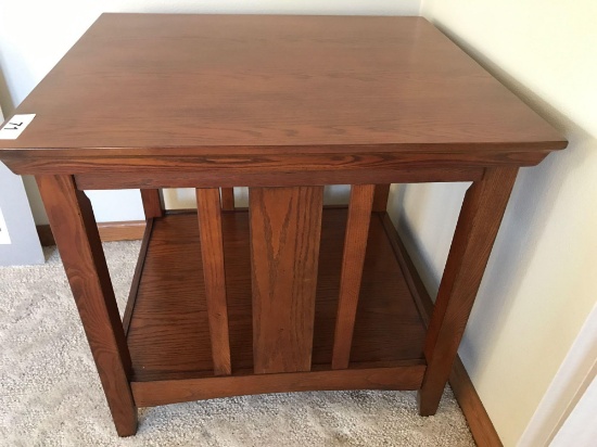 Oak End Table 24''Wx27''Dx25''T. NO SHIPPING AVAILABLE!