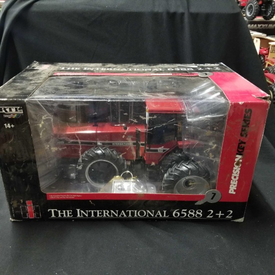 1/16 scale Ertl Precision Key Series IH 6588 2+2 Tractor, NIB