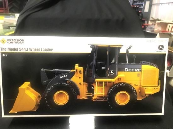 1/16 scale Ertl Precision Construction JD Model 544J Wheel Loader, NIB