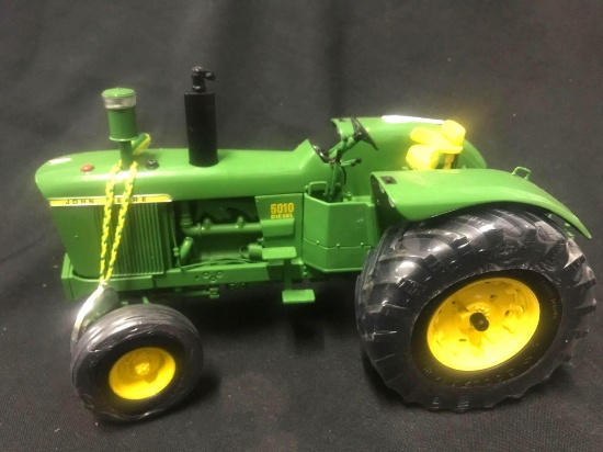 1/16 scale Ertl JD 5010 Diesel Tractor w/3pt. Hitch