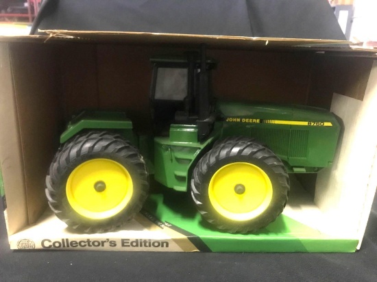 1/16 scale Ertl JD 8760 4WD Tractor and Box