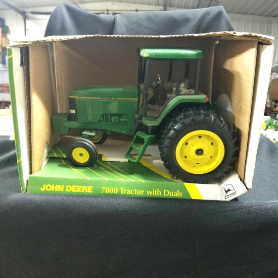 1/16 scale Ertl Collectors Edition JD 7800 Tractor w/duals and box