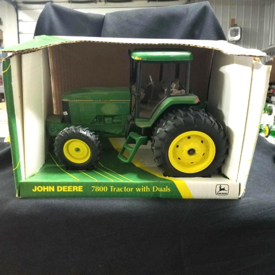 1/16 scale Ertl Collectors Edition JD 7800 MFD Tractor w/duals and box
