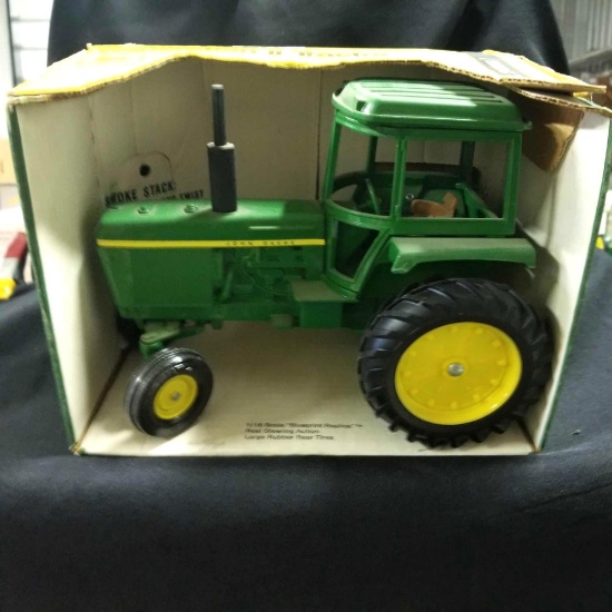 1/16 scale Ertl JD Generation II Tractor and Box