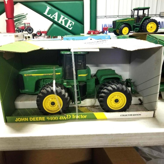 1/16 scale Ertl Collector Edition JD 9400 4WD Tractor in Box