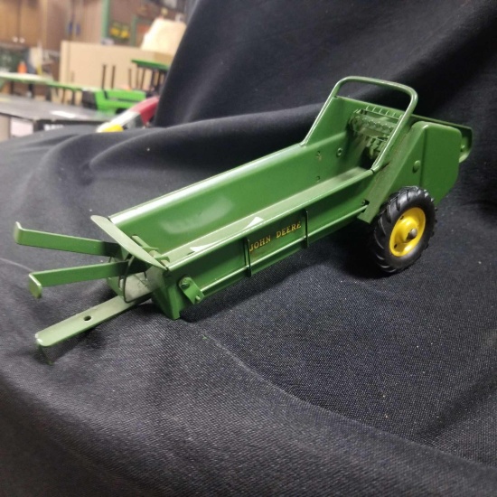 Tru-Scale JD Manure Spreader